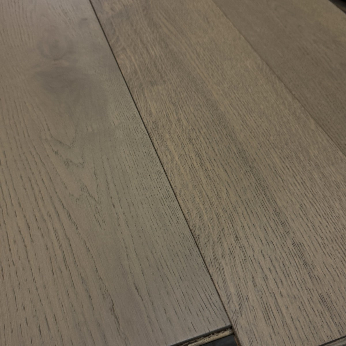 Close-up of Vinson oak planks showing the grain